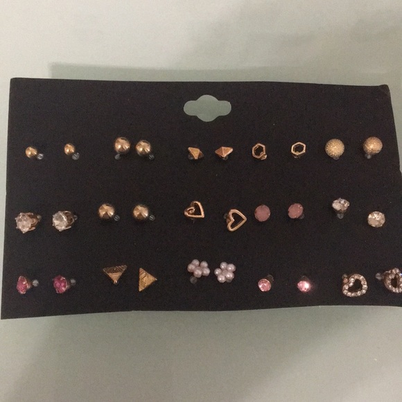 Earring packs 30 pairs - Picture 2 of 3